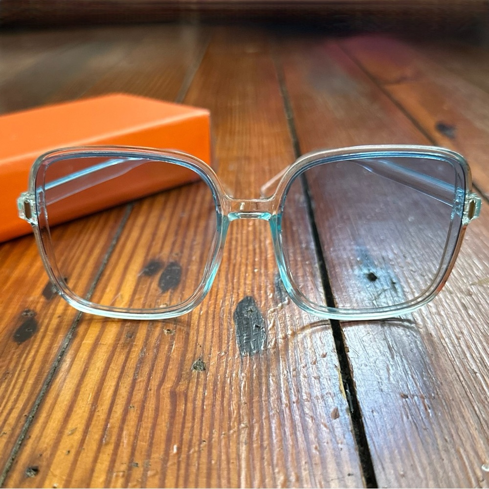 NWT powder blue fashion sunnies